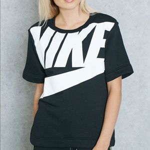 NIKE Irreverent Modern Sweatshirt Tee Medium